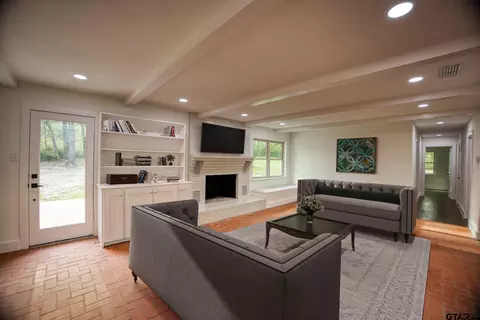 Living - 515 Range Rd, Palestine, TX 75801 photo 1 of 3