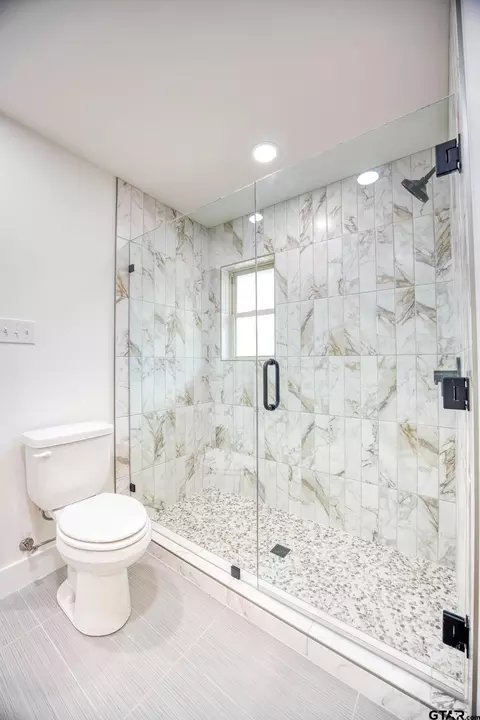 Bath - 515 Range Rd, Palestine, TX 75801 photo 5 of 5