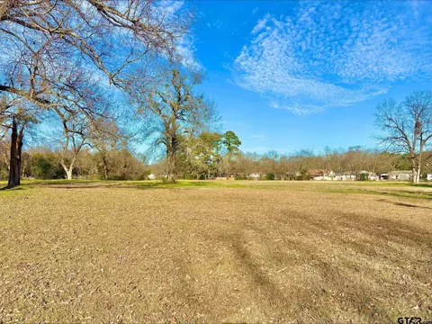 400 Hill Ave, Pittsburg, TX 75686