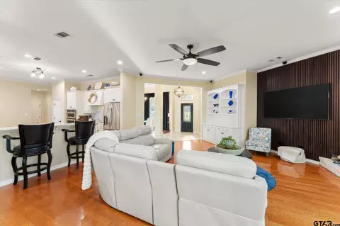 Living - 270 Pr 5293, Yantis, TX 75497 photo 1 of 4