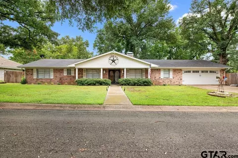 725 W Blair St, Mineola, TX 75773