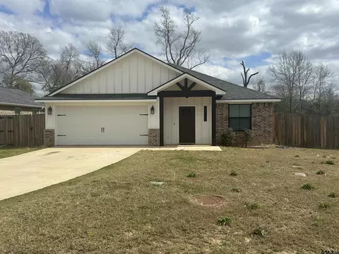 17010 Crossing Cir, Lindale, TX 75771