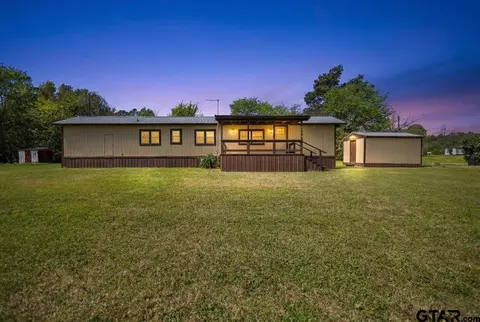 2375 Clinton Dr, Chandler, TX 75758