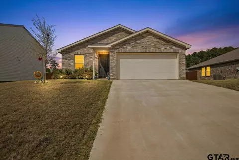 1207 Ripplewood, Chandler, TX 75758