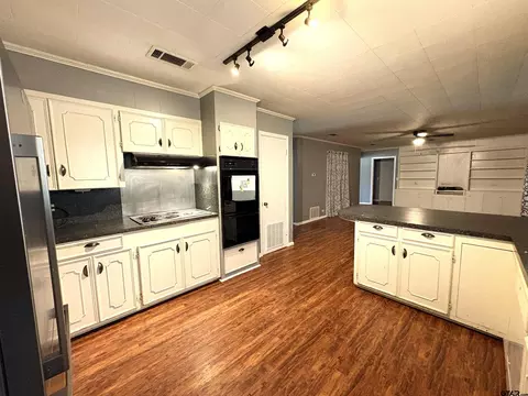 409 E Main, Omaha, TX 75571 photo 9