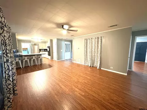 409 E Main, Omaha, TX 75571 photo 2