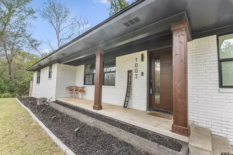 1002 W Reagan St, Palestine, TX 75801