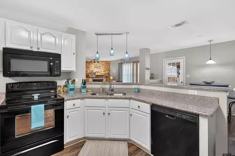 Kitchen - 5883 N I-20 Service Rd E, Marshall, TX 75672 photo 4 of 5