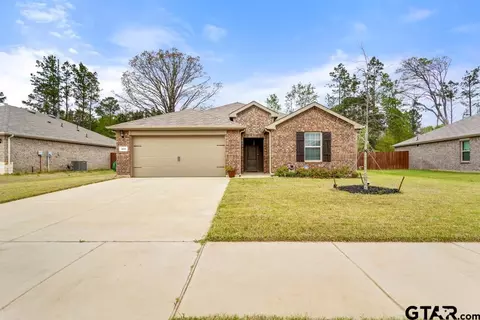 605 River Oaks Ln, Chandler, TX 75758