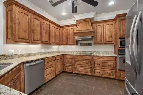 Kitchen - 710 Willowood St, Longview, TX 75604 photo 1 of 3
