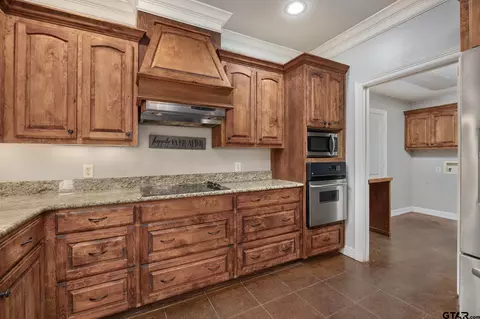 Kitchen - 710 Willowood St, Longview, TX 75604 photo 2 of 3