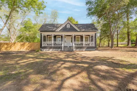 605 E Calvert St, Troup, TX 75789
