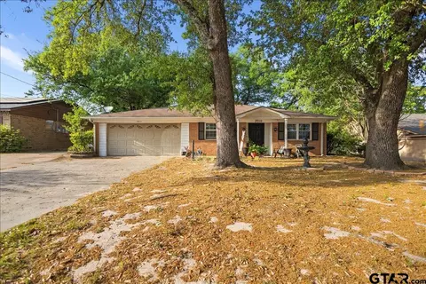 3211 Shady Trail Dr, Tyler, TX 75702