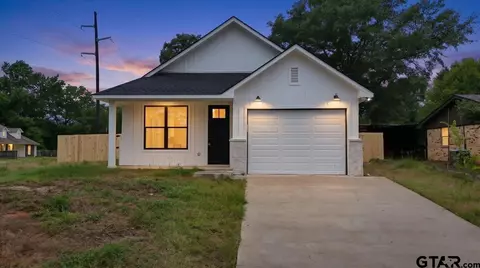 307 S Langham St, Troup, TX 75789