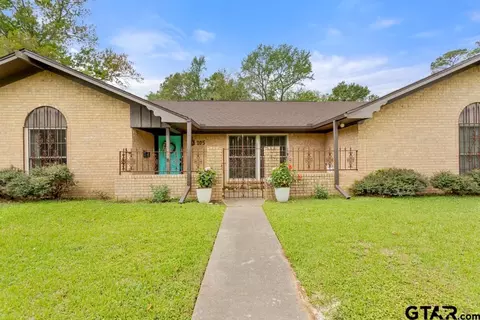 105 N Pope St, Overton, TX 75684