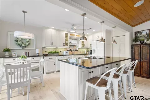 Kitchen - 532 E Hideaway Ln, Hideaway, TX 75771 photo 2 of 5