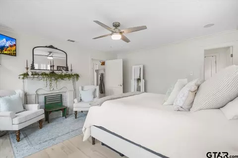Bedroom - 532 E Hideaway Ln, Hideaway, TX 75771 photo 4 of 5