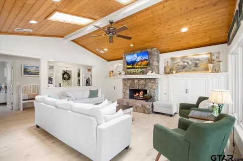 Living - 532 E Hideaway Ln, Hideaway, TX 75771 photo 1 of 7