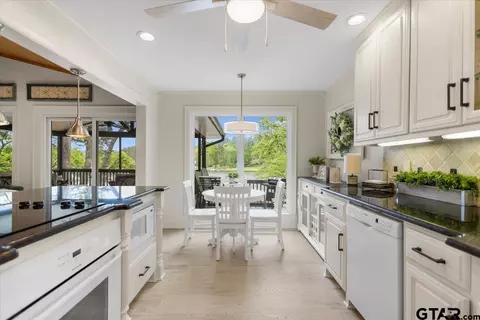 Kitchen - 532 E Hideaway Ln, Hideaway, TX 75771 photo 5 of 5