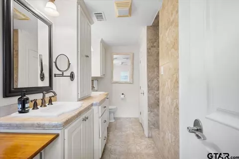 Bath - 532 E Hideaway Ln, Hideaway, TX 75771 photo 3 of 6