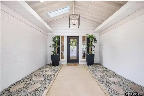 Entry Way - 532 E Hideaway Ln, Hideaway, TX 75771 photo 1 of 3