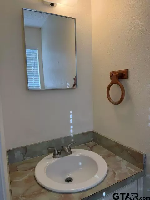 Bath - 3045 Monroe St, Commerce, TX 75428 photo 2 of 2