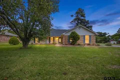 303 Linda Ln, Lindale, TX 75771