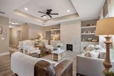 16030 Crossing Cir, Lindale, TX 75771