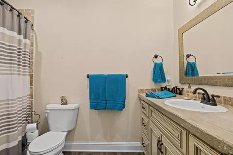 Bath - 108 Private Road 1412, Longview, TX 75604 photo 4 of 5