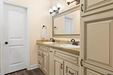 Bath - 108 Private Road 1412, Longview, TX 75604 photo 3 of 5