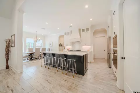 Kitchen - 511 Lost Crk, Longview, TX 75605 photo 1 of 6
