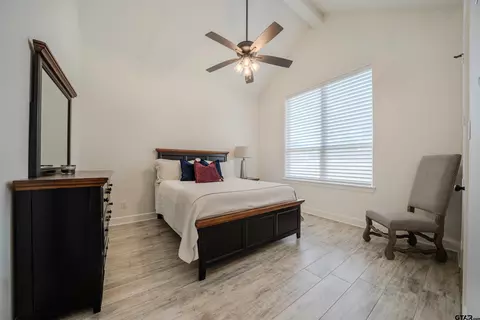 Bedroom - 511 Lost Crk, Longview, TX 75605 photo 3 of 4