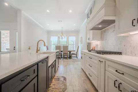 Kitchen - 511 Lost Crk, Longview, TX 75605 photo 6 of 6