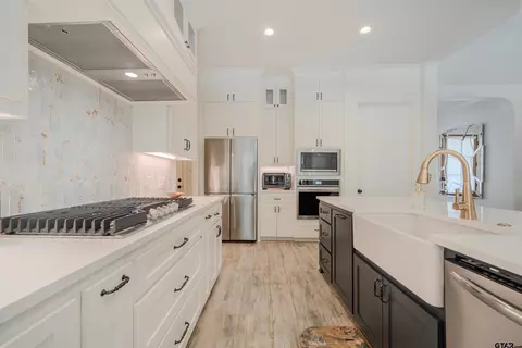 Kitchen - 511 Lost Crk, Longview, TX 75605 photo 5 of 6
