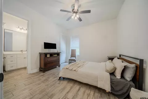 Bedroom - 511 Lost Crk, Longview, TX 75605 photo 4 of 4