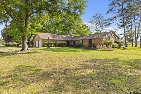 2090 Fort Dr, Longview, TX 75604