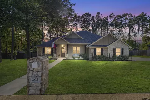1013 Millstone Ln, Chandler, TX 75758