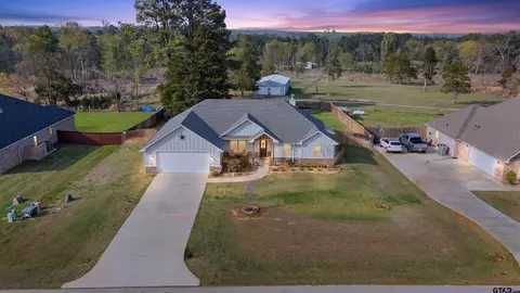 18341 Timber Oaks Dr, Lindale, TX 75771