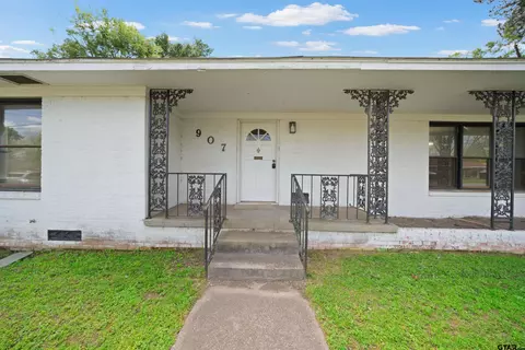907 Henderson St, Jacksonville, TX 75766