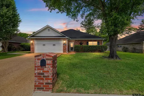 102 Cedar Ln, Chandler, TX 75758