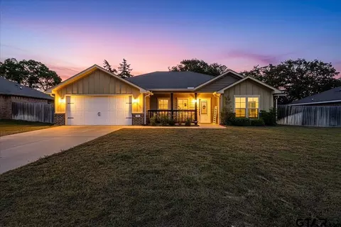 393 Noah Ln, Lindale, TX 75771