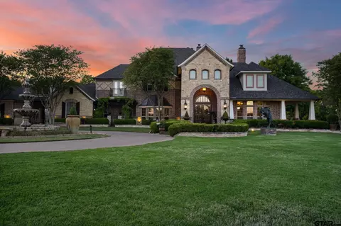 725 Locust Dr, Red Oak, TX 75154