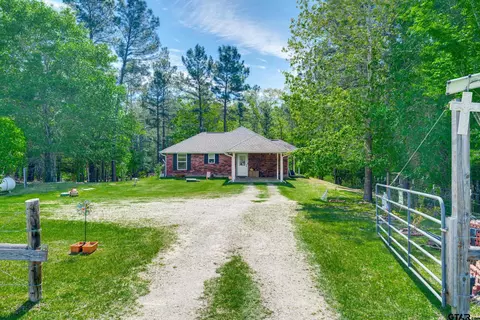 5755 An County Road 153, Palestine, TX 75801