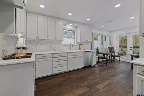 842 Ashford Ct, Tyler, TX 75703