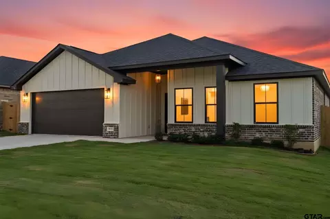 16517 Crossing Cir, Lindale, TX 75771