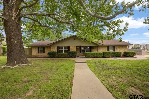 701 Georgia St, Lindale, TX 75771