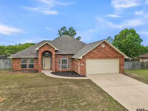 818 Greenwood Cir, Lindale, TX 75771
