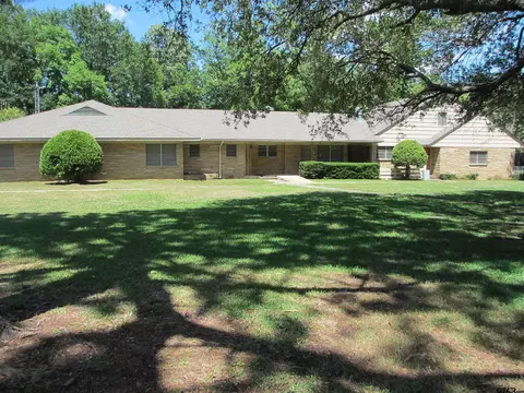 1009 Brook Dr, Kilgore, TX 75662