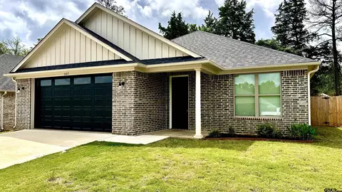 257 Oak Valley Dr, Gilmer, TX 75645