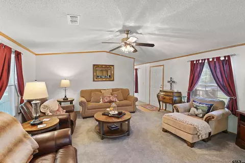 393 Windy Ln, Longview, TX 75602 photo 3